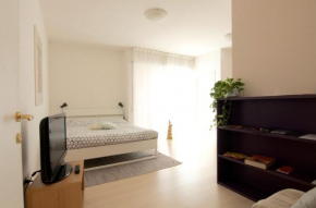 Interno 77 di TSS' - Appartamento soleggiato con Ampie Finestre & Internet Veloce con Fibra - Perfetto per Coppie Trento